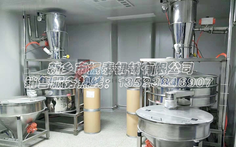 PVA聚乙醇粉料生產(chǎn)中的粉塵污染問題如何破解？真空上料機旋振篩給出答案
